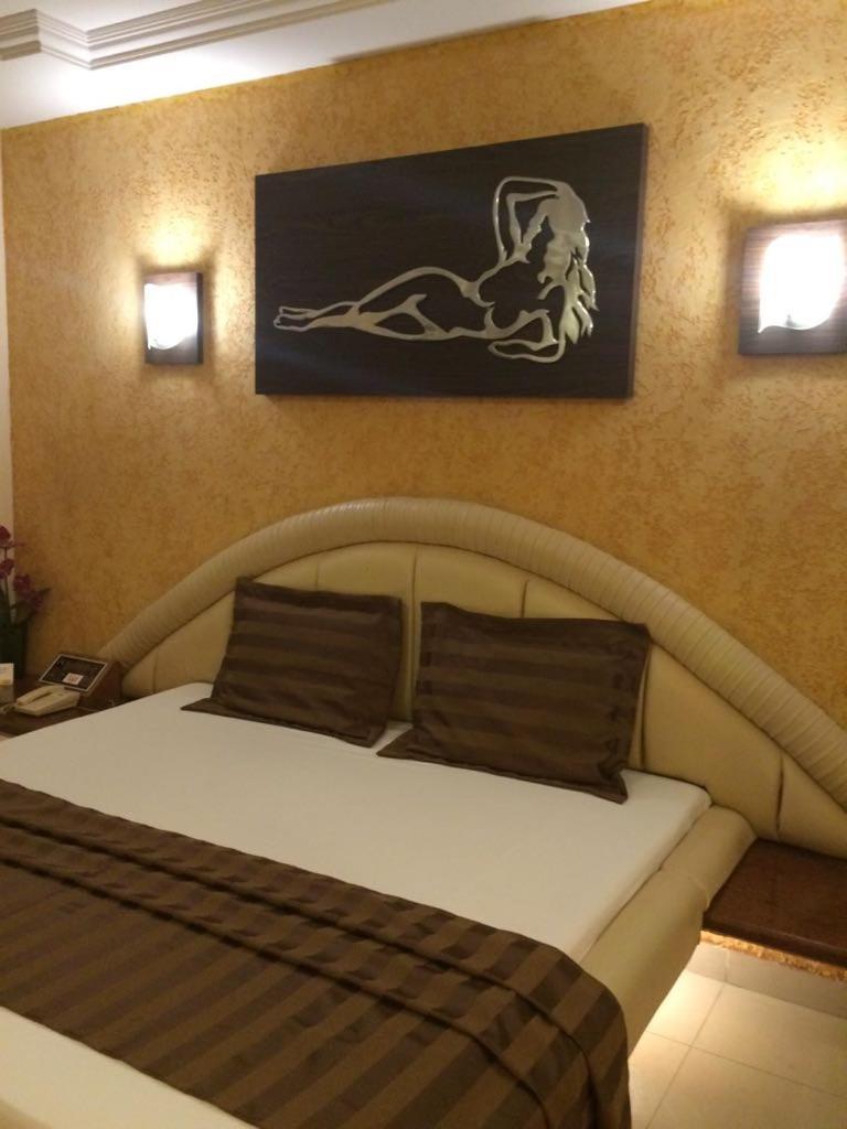 Love hotel Lords (adults Only)